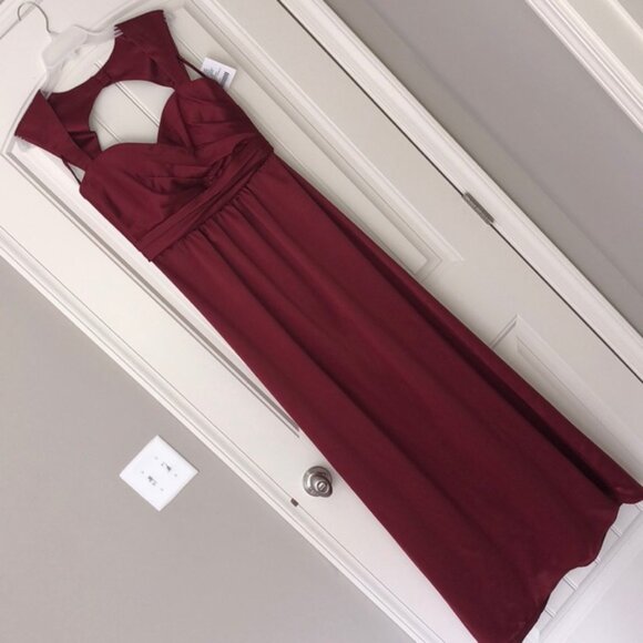 Asmale Red Satin Long Gown with Open Back - Picture 4 of 4